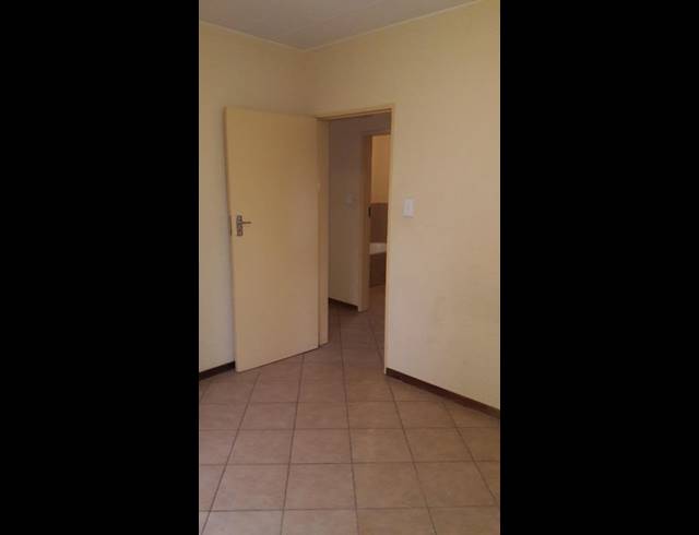 2 BEDROOM TOWNHOUSE FOR SALE IN OLIEVENHOUTBOSCH